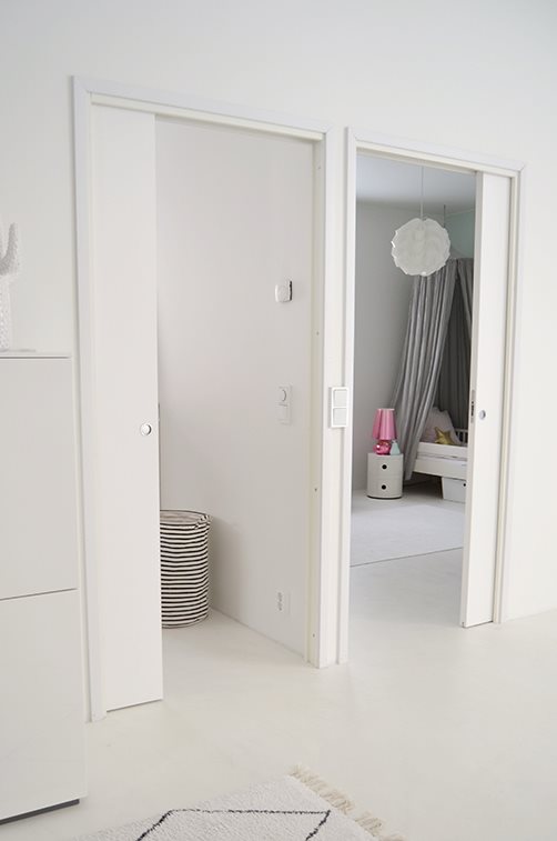 Laakaliukuovi seinän sisään Easy 201 valkoinen