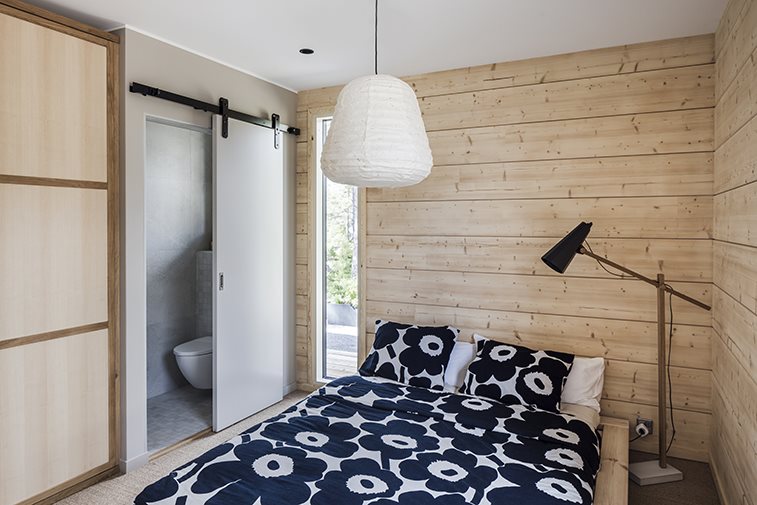 Liukuovi seinän päälle Steady 411 viilutettu Mittatilausovi