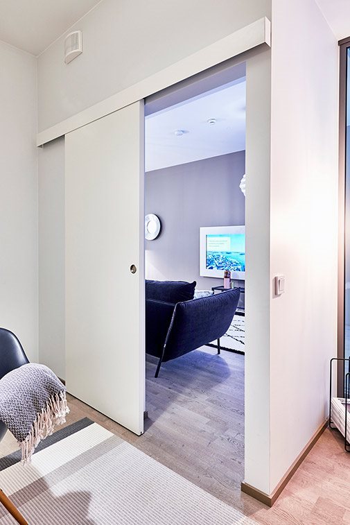 Liukuovi seinän päälle Steady 411 Mittatilausovi