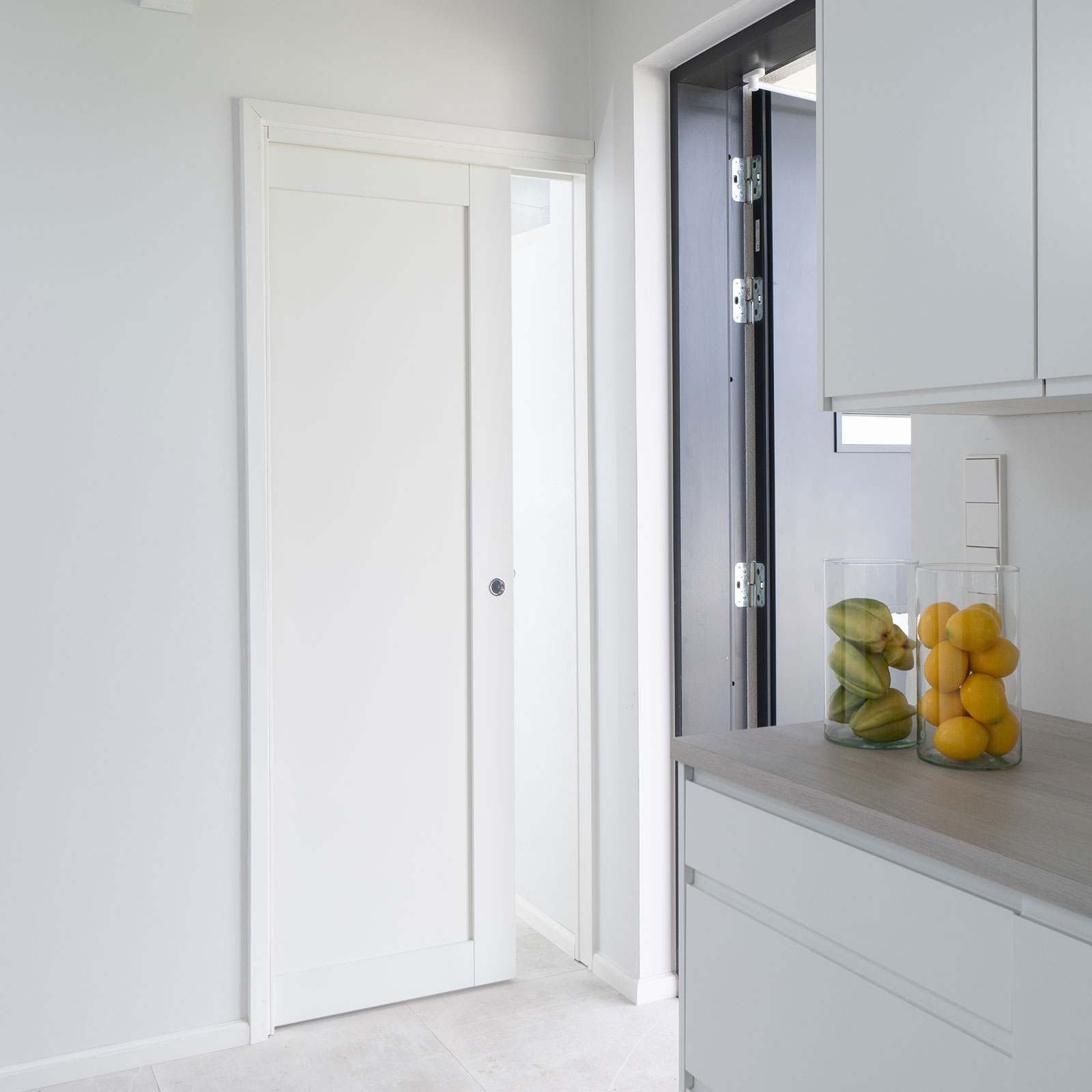 Liukuovi seinän päälle Unique 501 Mittatilausovi