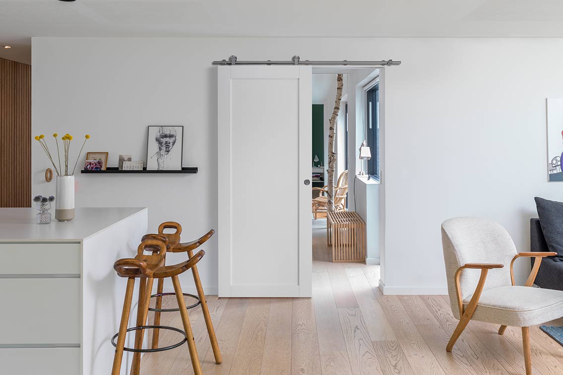 Liukuovi seinän päälle Unique 501 Mittatilausovi