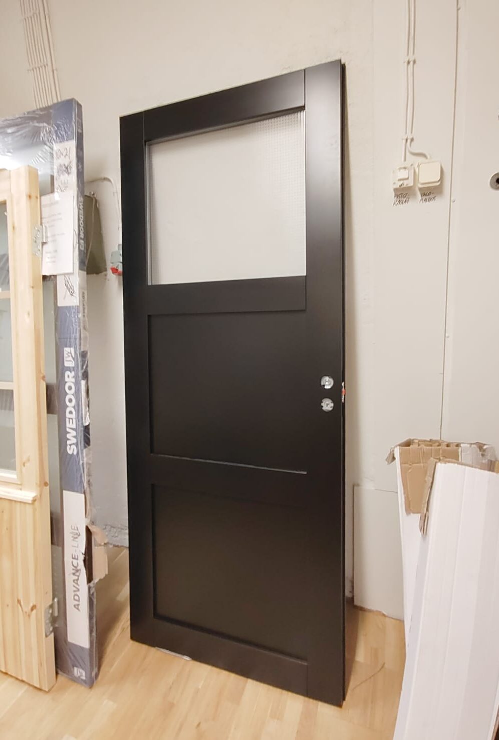 Massiivikehysovi Unique 508 9x21, Musta, Oikea