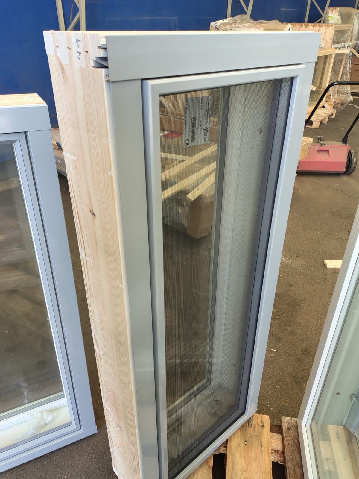 Tuuletusikkuna 5x12 MSEAL175 2+1 vasen SP: Valkoinen UP: Vaaleanharmaa sis. hyttyspuite